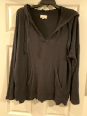 Lou & Grey Black Crewneck Pullover